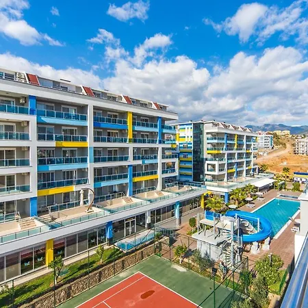 Lory Queen Alanya